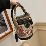 Women Fashion Bear Doodle Cylinder Bag - Image 7